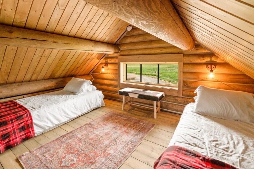 Blackout curtains, free WiFi