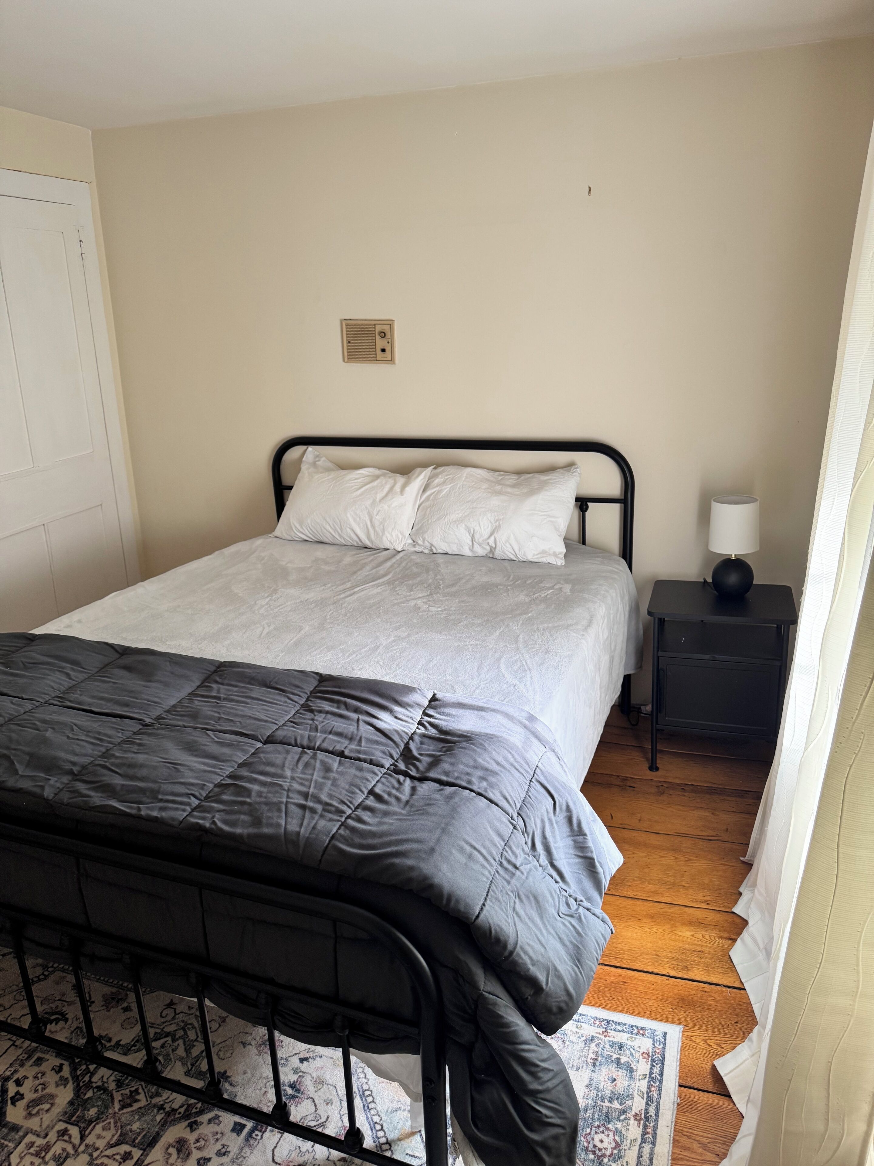 2 slaapkamers, een strijkplank/strijkijzer, wifi, beddengoed