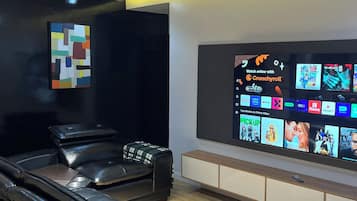 Appartamento, balcone, vista città | Interni