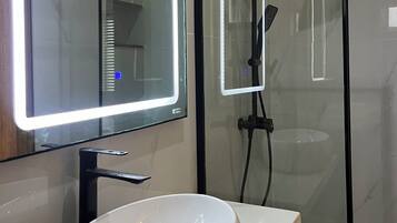 Apartment, Balcony, City View | Bathroom