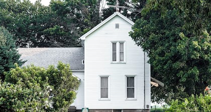 Grandma Moo's Farmhouse: family friendly, rustic getaway near Galesburg.