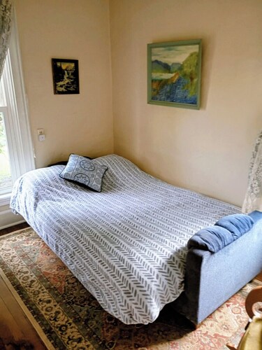 Grandma Moo's Farmhouse: family friendly, rustic getaway near Galesburg.