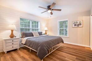 Fer et planche à repasser, Wi-Fi gratuit, draps fournis