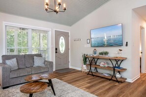 Een smart-tv, videogames en een tafeltennistafel