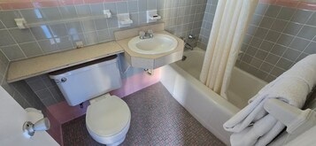 Artículos de tocador gratuitos, secador de pelo, toallas