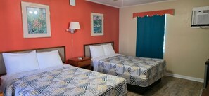 Kamar, 2 Tempat Tidur Double, Bebas Asap Rokok | Meja kerja, Wi-Fi gratis, dan seprai linen