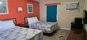 Kamar, 2 Tempat Tidur Double, Bebas Asap Rokok | Meja kerja, Wi-Fi gratis, dan seprai linen