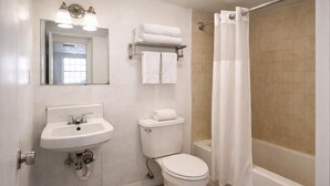 A bathroom with a sink, toilet, and bathtub. - Siesta Motor Inn Kissimmee Near Disney World (Kissimmee)