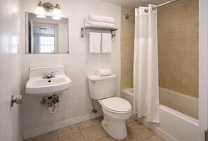 Towels - Arlington Inn Kissimmee Near Disney World (Kissimmee)