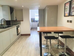 Lobby - Oyo Studio @74 (Swindon)