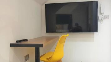 Standard Twin Room | Desk, iron/ironing board, free WiFi, bed sheets