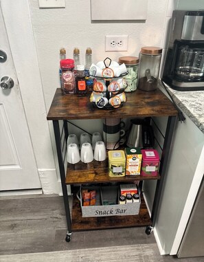 A kitchen with a snack bar cart containing various food items and condiments. - 15 mins to Silos & Baylor | family home w/hot tub + yard (Waco)