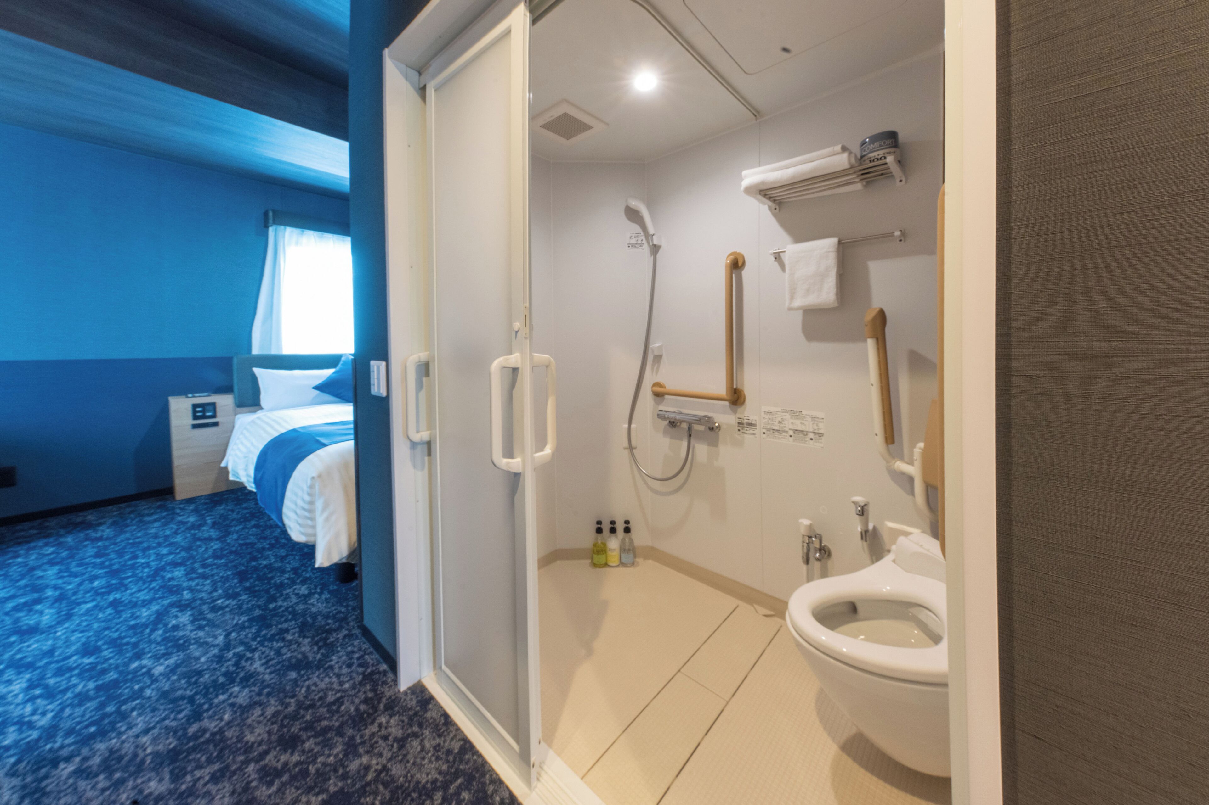 Single Room, Bathtub Grab Bars, Non Smoking | Bathroom | Combined shower/tub, free toiletries, hair dryer, slippers