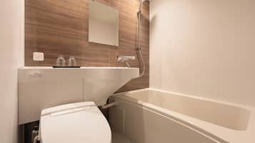 Single Room, Non Smoking | Bathroom | Combined shower/tub, free toiletries, hair dryer, slippers