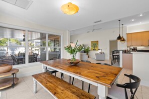 Dining - Enclosed pool/spa - Stillpoint by SeaBreeze Vacation (Holmes Beach)