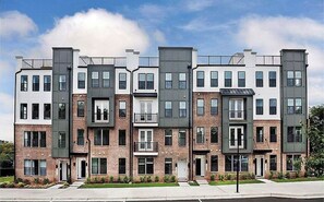 Exterior - King Bed, Garage, Balcony in the Heart of Raleigh Downtown (Raleigh)