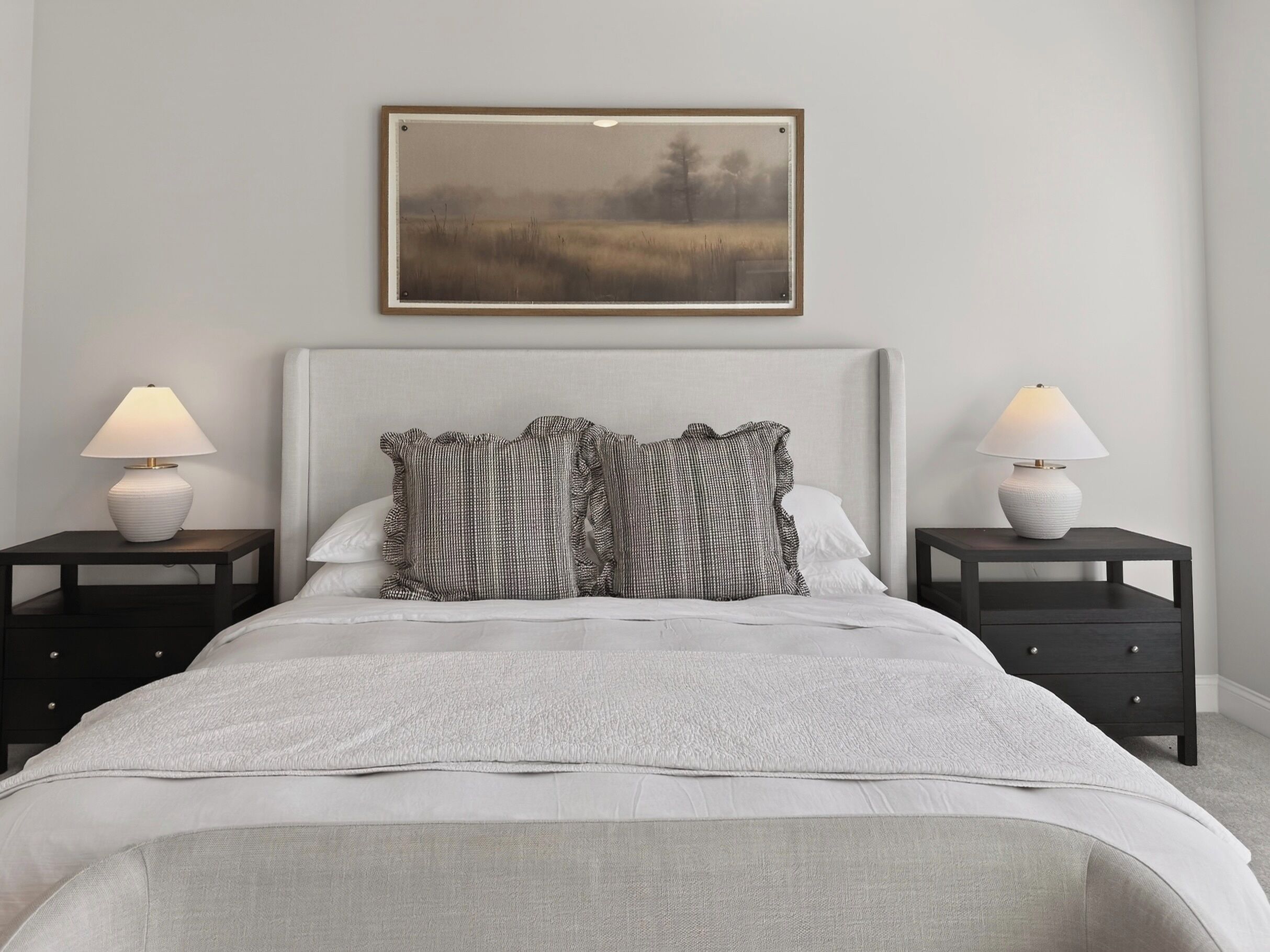 3 chambres, bureau, fer et planche à repasser, lit de bébé portatif