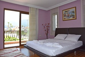 3 bedrooms, iron/ironing board, WiFi, bed sheets - Villa with glass-enclosed pool in the city center (Muğla)