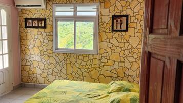 2 bedrooms, iron/ironing board, Internet, bed sheets