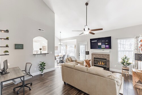 3-bedroom house in delightful Madison / Pet friendly / King bed / Walking park