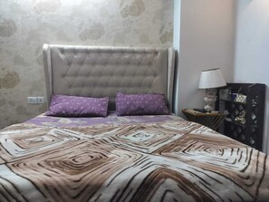 1 habitación, tabla de planchar con plancha, wifi y ropa de cama 