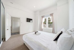 3 quartos, ferros/tábuas de passar roupa, Wi-Fi, roupa de cama