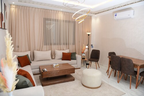 Stylish & Cozy Apartment with Modern Design