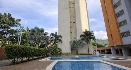 Confort & Lujo a solo pasos del Sambil Valencia + Piscina & Respaldo de Energía