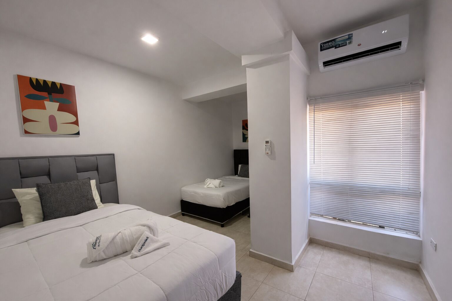 2 habitaciones, tabla de planchar con plancha, wifi y ropa de cama 