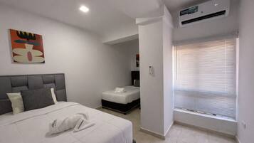 2 habitaciones, tabla de planchar con plancha, wifi y ropa de cama