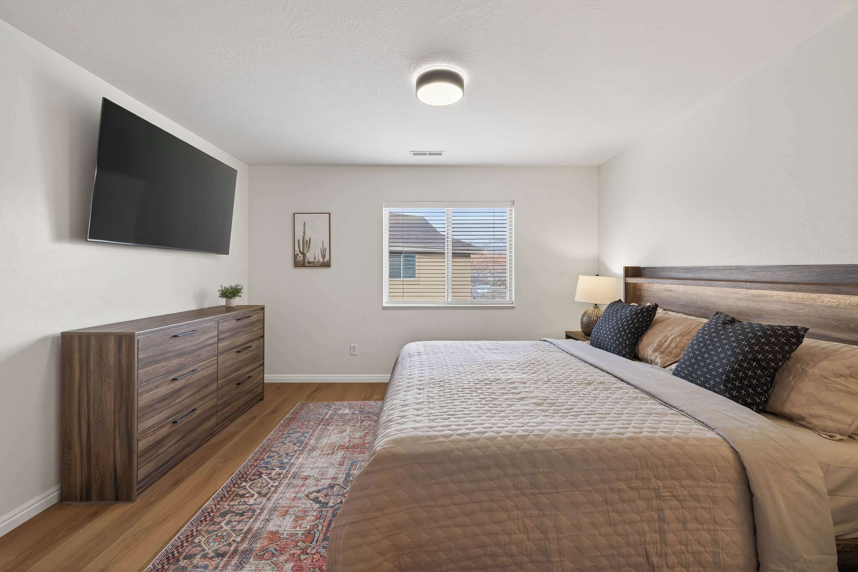 3 bedrooms, iron/ironing board, WiFi, bed sheets