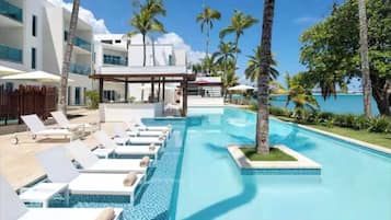 Apartamento, 2 quartos, sacada, vista para o oceano | Piscina | Piscina externa