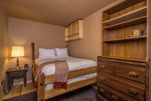 1 bedroom, free WiFi, bed sheets - Lone Peak Hideout — A Bold One-Bedroom at the Base of Lone Peak (Big Sky)