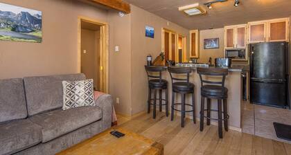 Lone Peak Hideout — A Bold One-Bedroom at the Base of Lone Peak