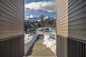 Property grounds - Lone Peak Hideout — A Bold One-Bedroom at the Base of Lone Peak (Big Sky)