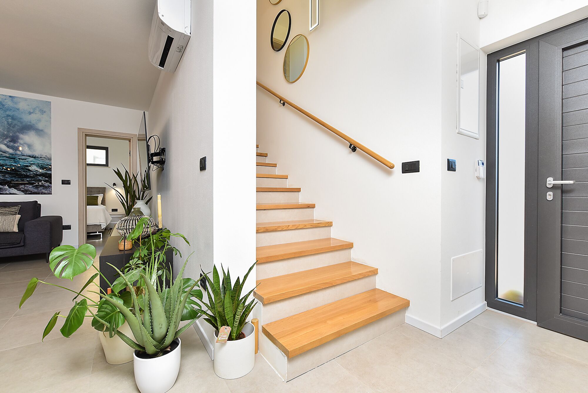 المنشأة من الداخل