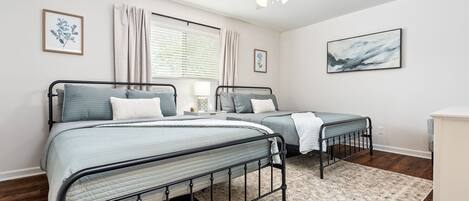 2 camere, una scrivania, ferro/asse da stiro, Wi-Fi gratuito