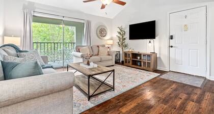 3/4 mile walk to Toomer's, 2BR/2BA, 4 Queens, 2 sofa bed