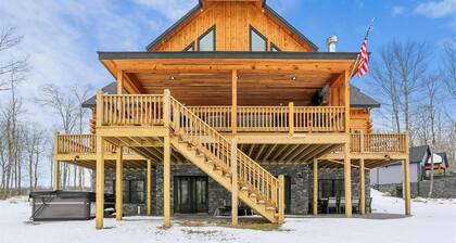 Discover Grateful Greens in McHenry: a golfer's paradise with hot tub, sauna, and room for 16!