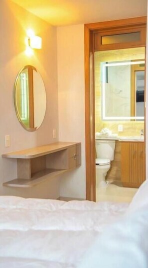 Room - Cedar. Hotel room. New and centrally located. (Arandas)