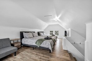 Tabla de planchar con plancha, wifi y ropa de cama 