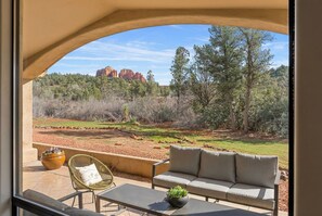 Terrace/patio - Sedona Desert Retreat - Hot Tub, Arcade & Cathedral Views (Sedona)
