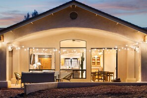 Exterior - Sedona Desert Retreat - Hot Tub, Arcade & Cathedral Views (Sedona)