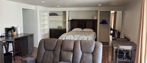 1 bedroom, desk, iron/ironing board, free WiFi