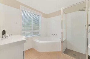 Shower, hair dryer, towels, shampoo
