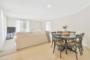 Interior - Prime on Piper - 3 Bed Home in Heart of Town (Bathurst)