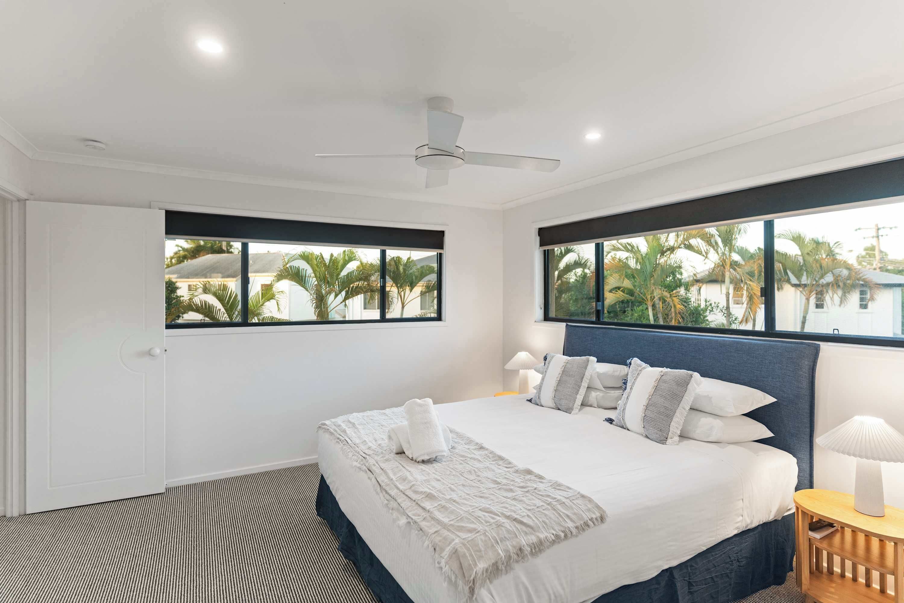 3 dormitorios, escritorio, tabla de planchar con plancha y wifi