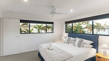 3 bedrooms, desk, iron/ironing board, WiFi