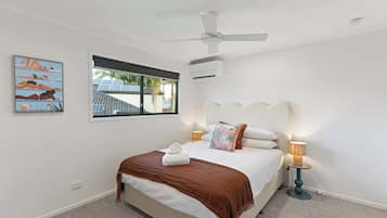 3 bedrooms, desk, iron/ironing board, WiFi