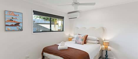 3 bedrooms, desk, iron/ironing board, WiFi